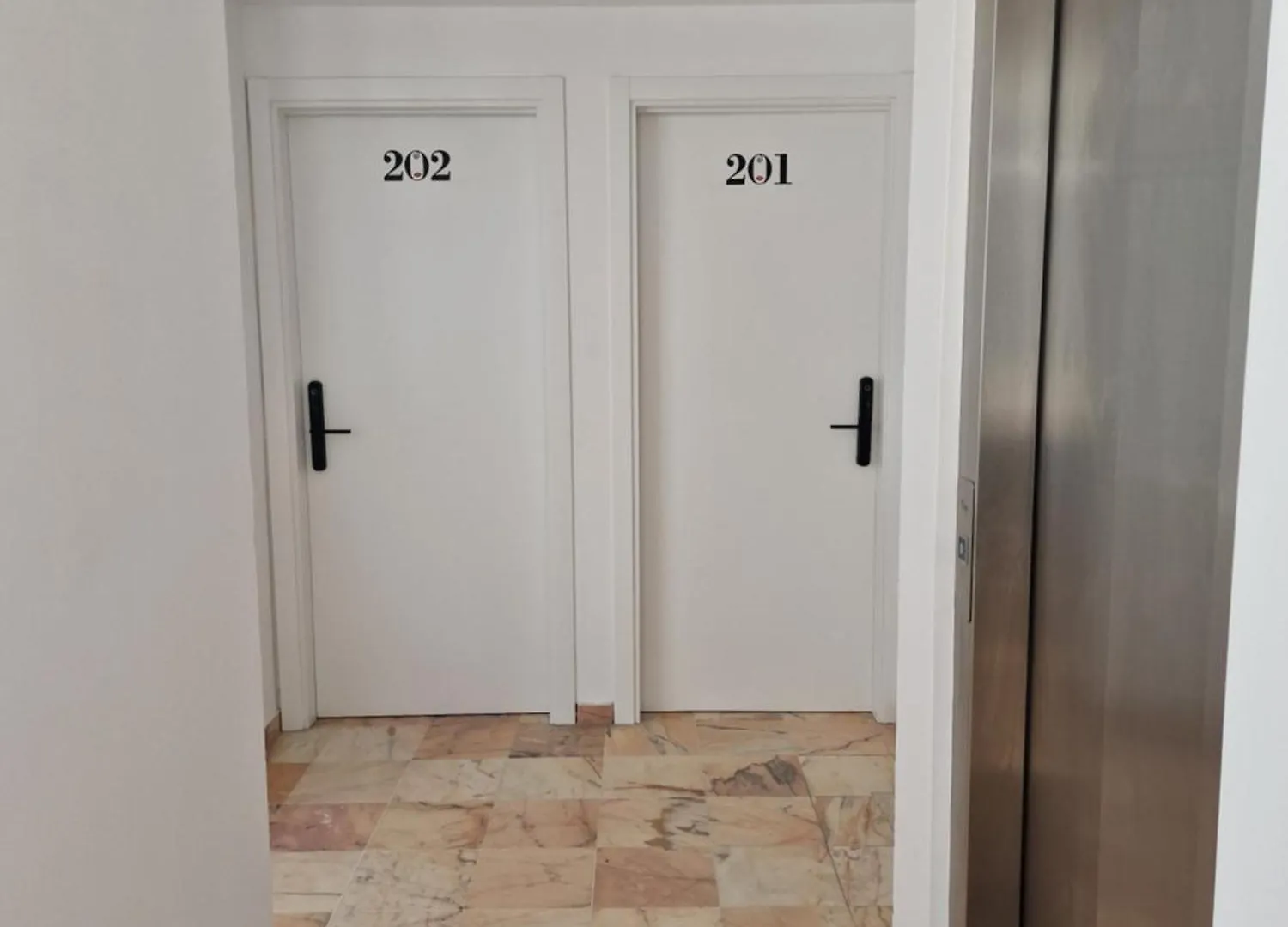סביליה Hotel Y Apartamentos Dona Lola 2*,  ספרד