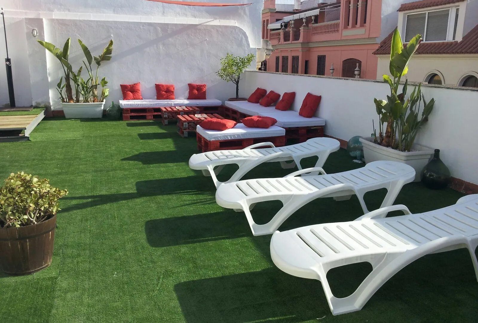 Hotel Y Apartamentos Dona Lola Seville