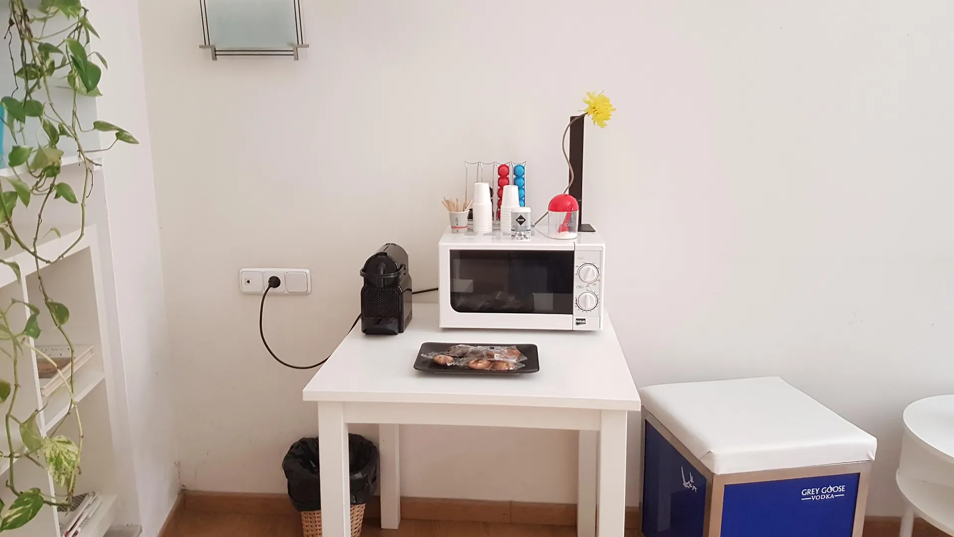 Hotel Y Apartamentos Dona Lola Seville 2*,