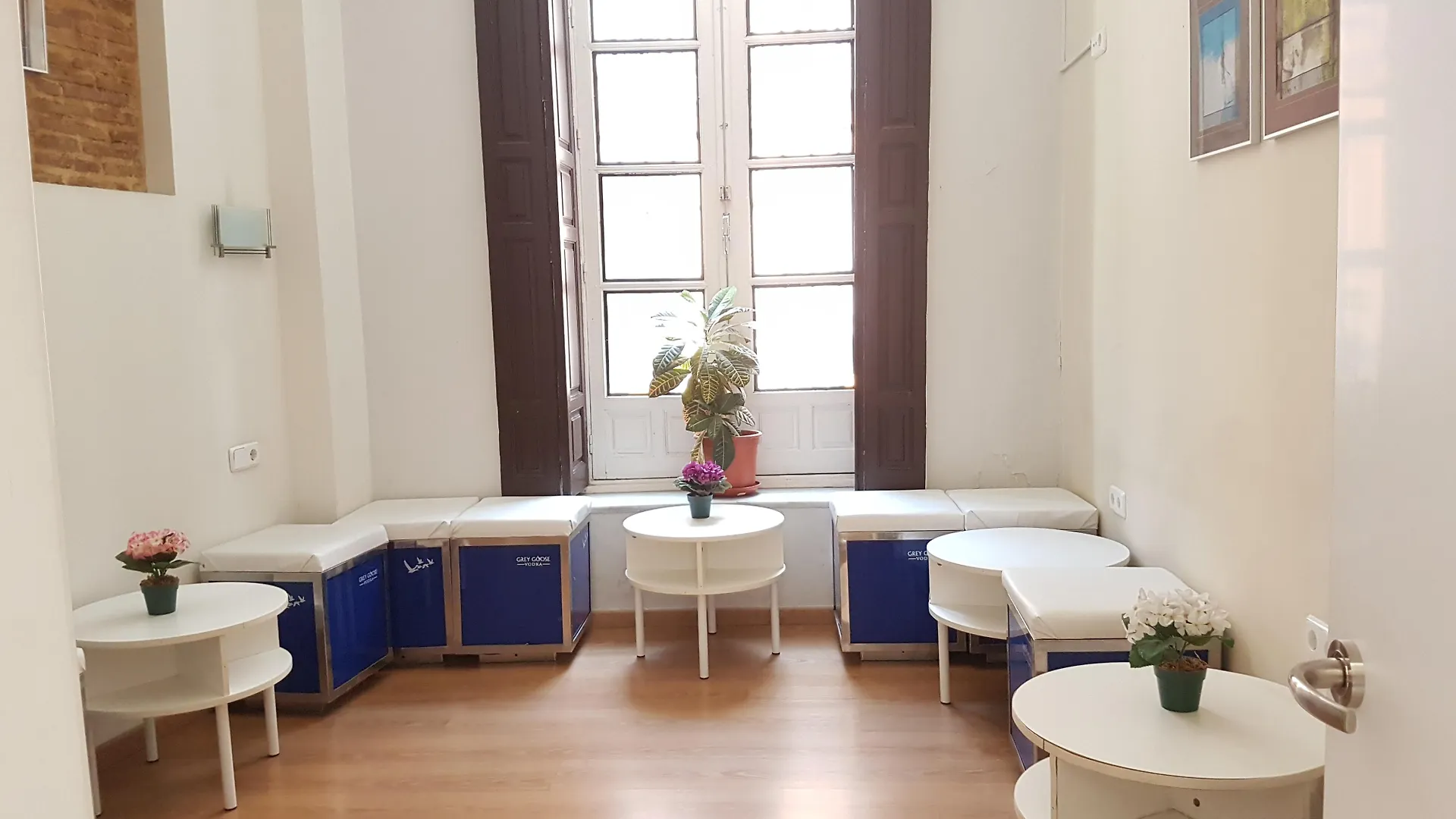 Hotel Y Apartamentos Dona Lola Seville 2*,  Spain