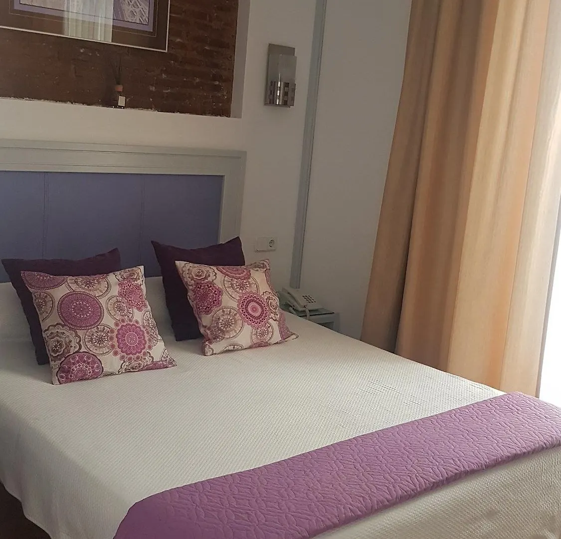 Hotel Y Apartamentos Dona Lola Seville 2*,  Spain