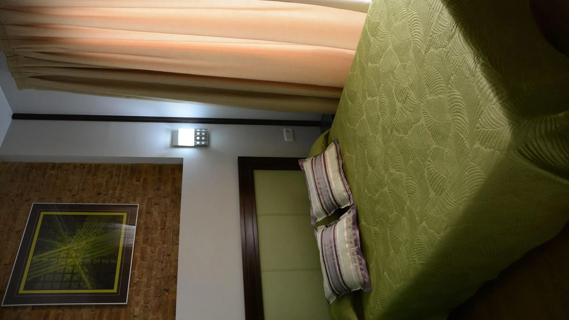 Hotel Y Apartamentos Dona Lola Seville