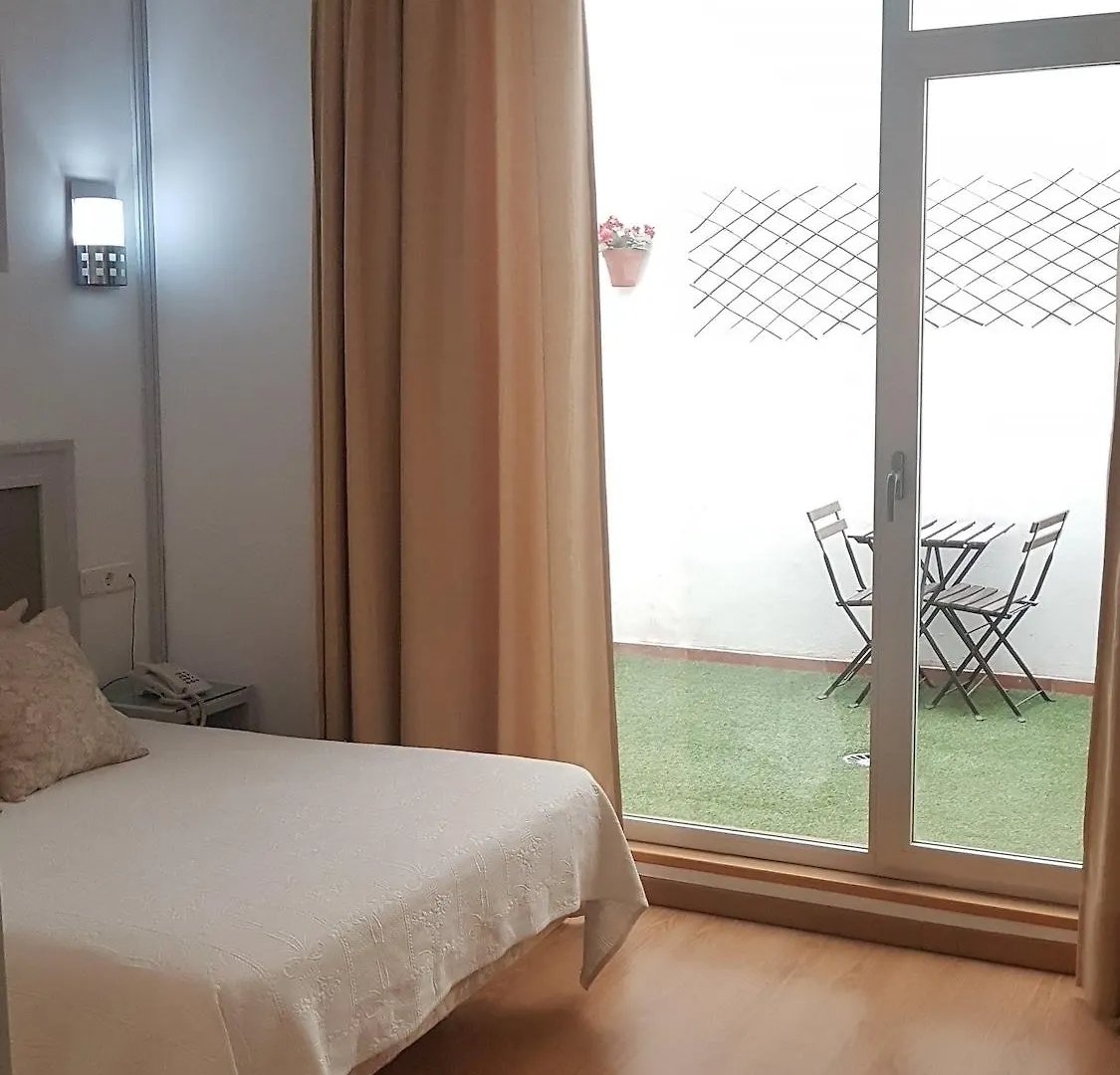 Hotel Y Apartamentos Dona Lola Seville