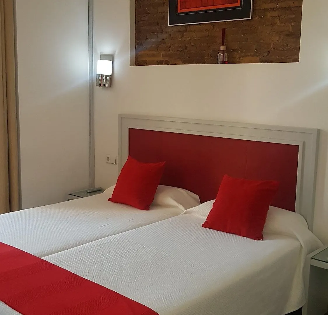 Hotel Y Apartamentos Dona Lola Seville
