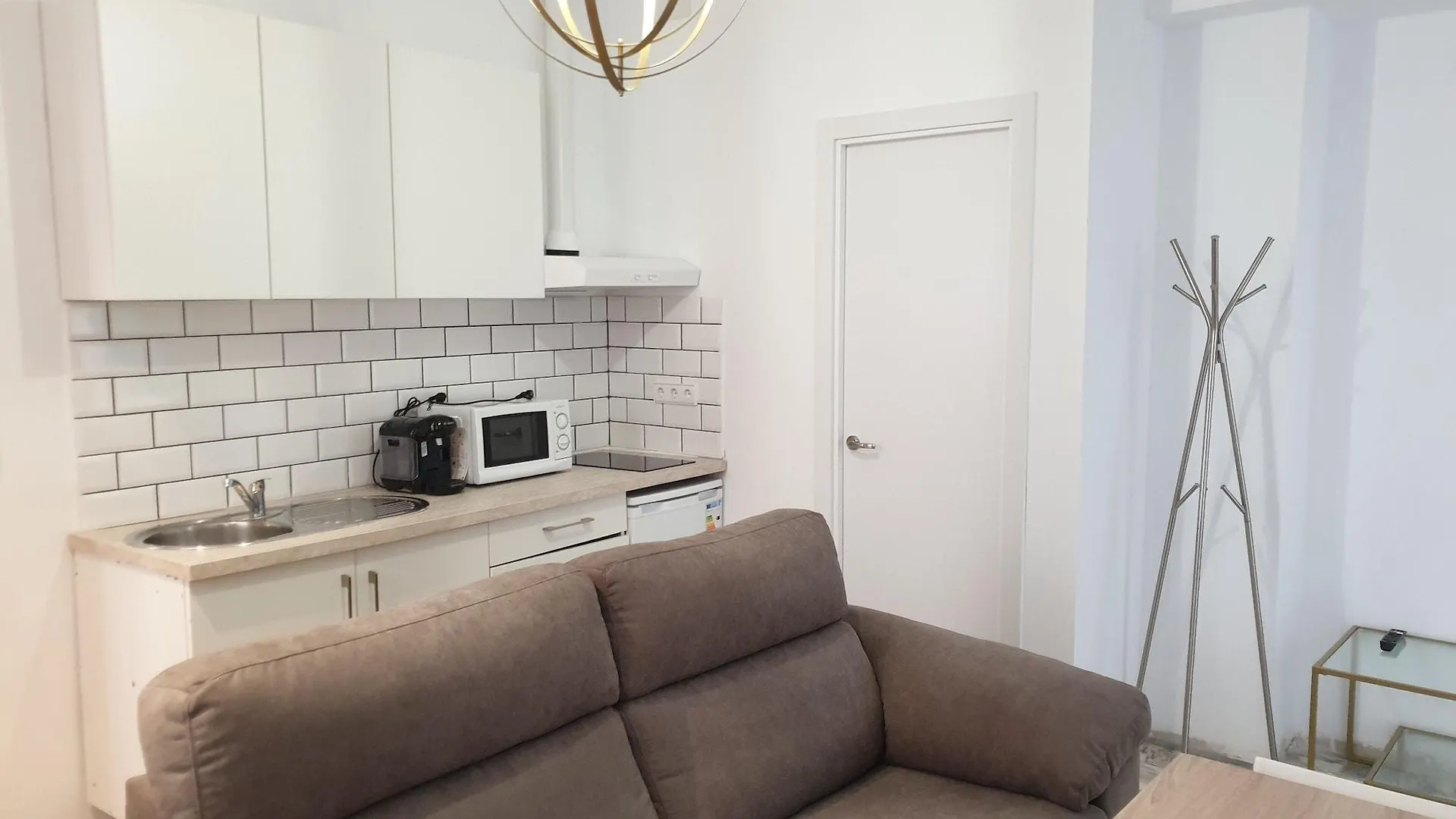 Hotel Y Apartamentos Dona Lola Seville
