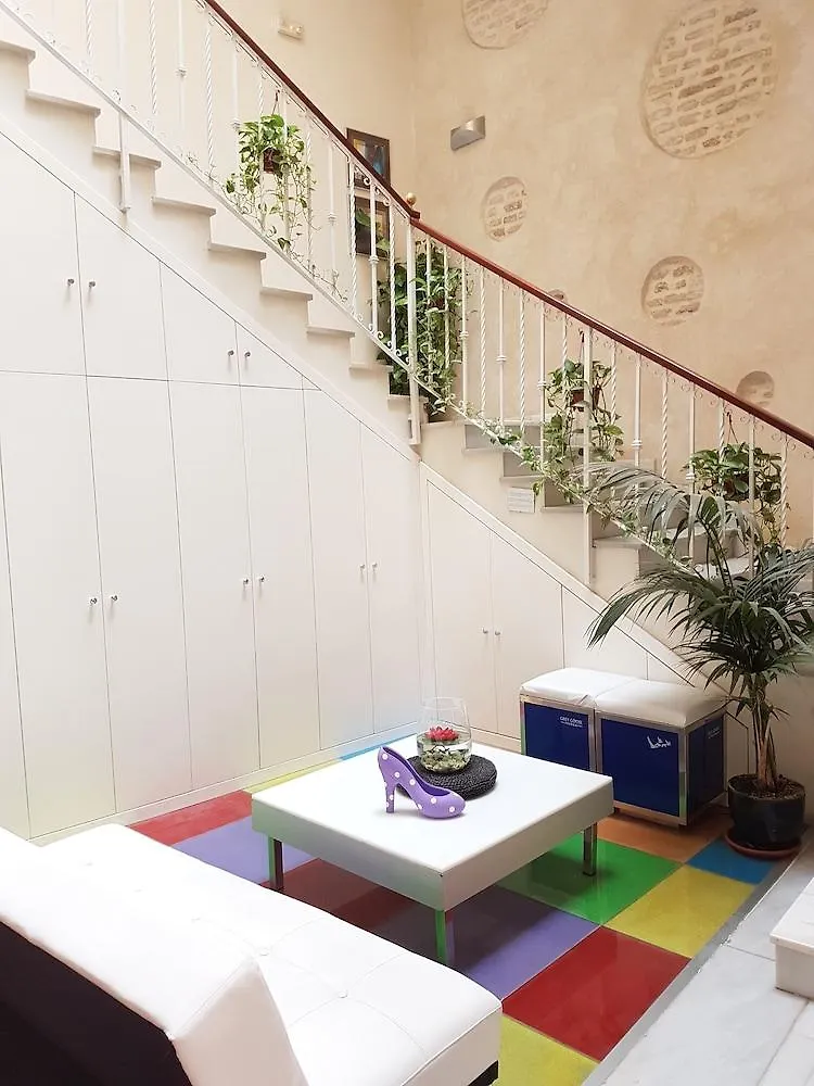 Hotel Y Apartamentos Dona Lola Seville