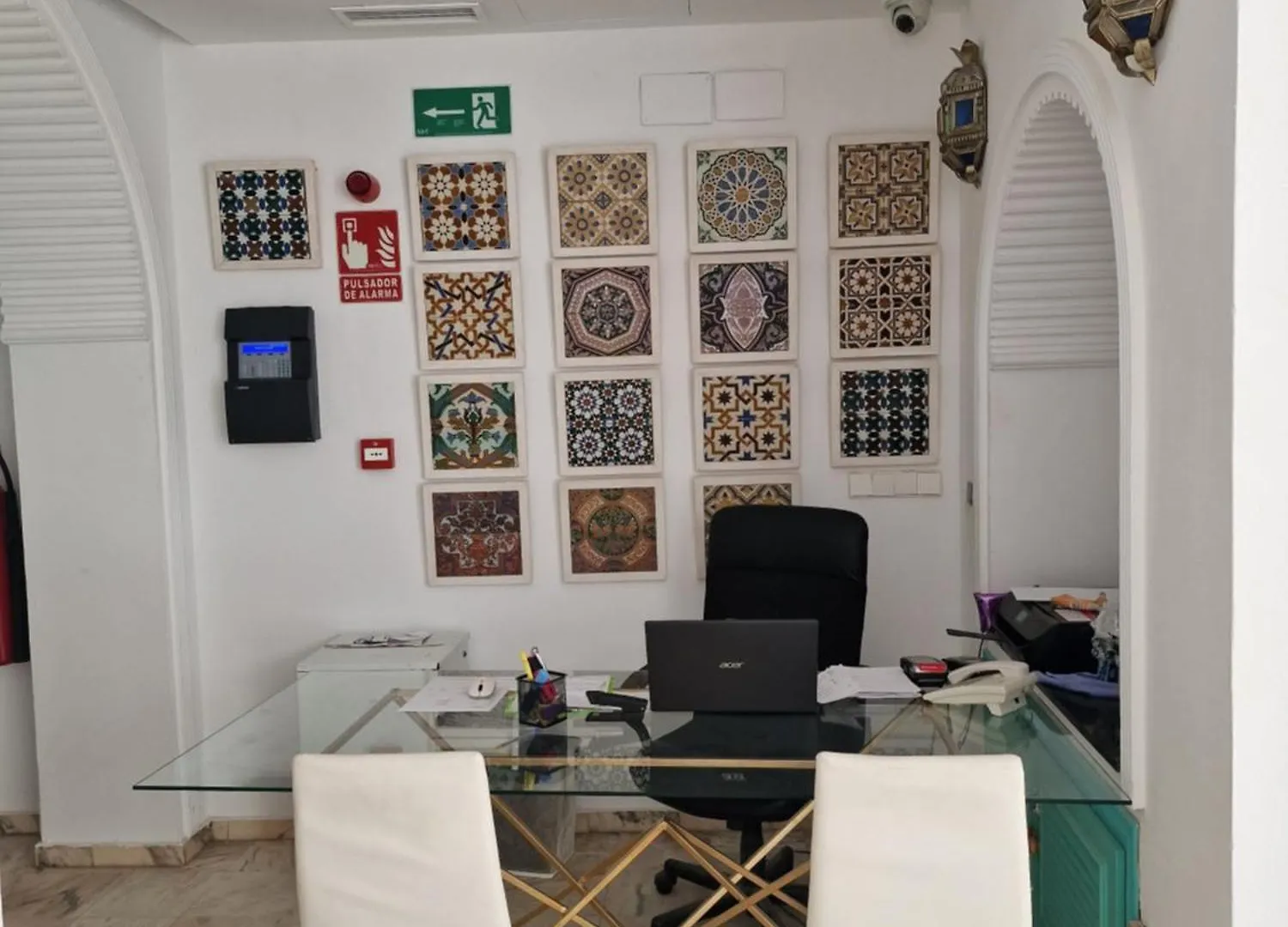 Hotel Y Apartamentos Dona Lola Sewilla