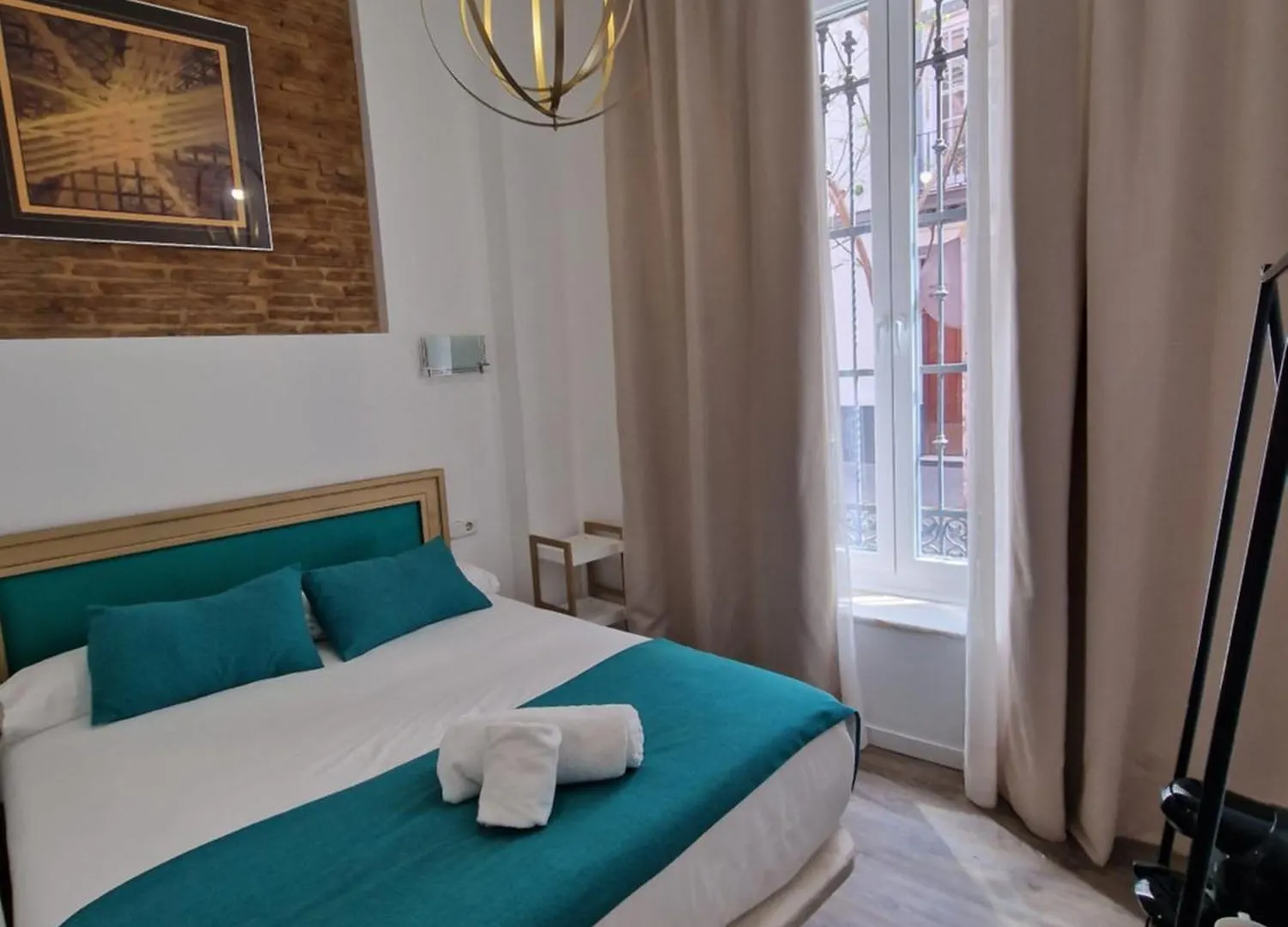 Hotel Y Apartamentos Dona Lola Seville 2*,  Spain