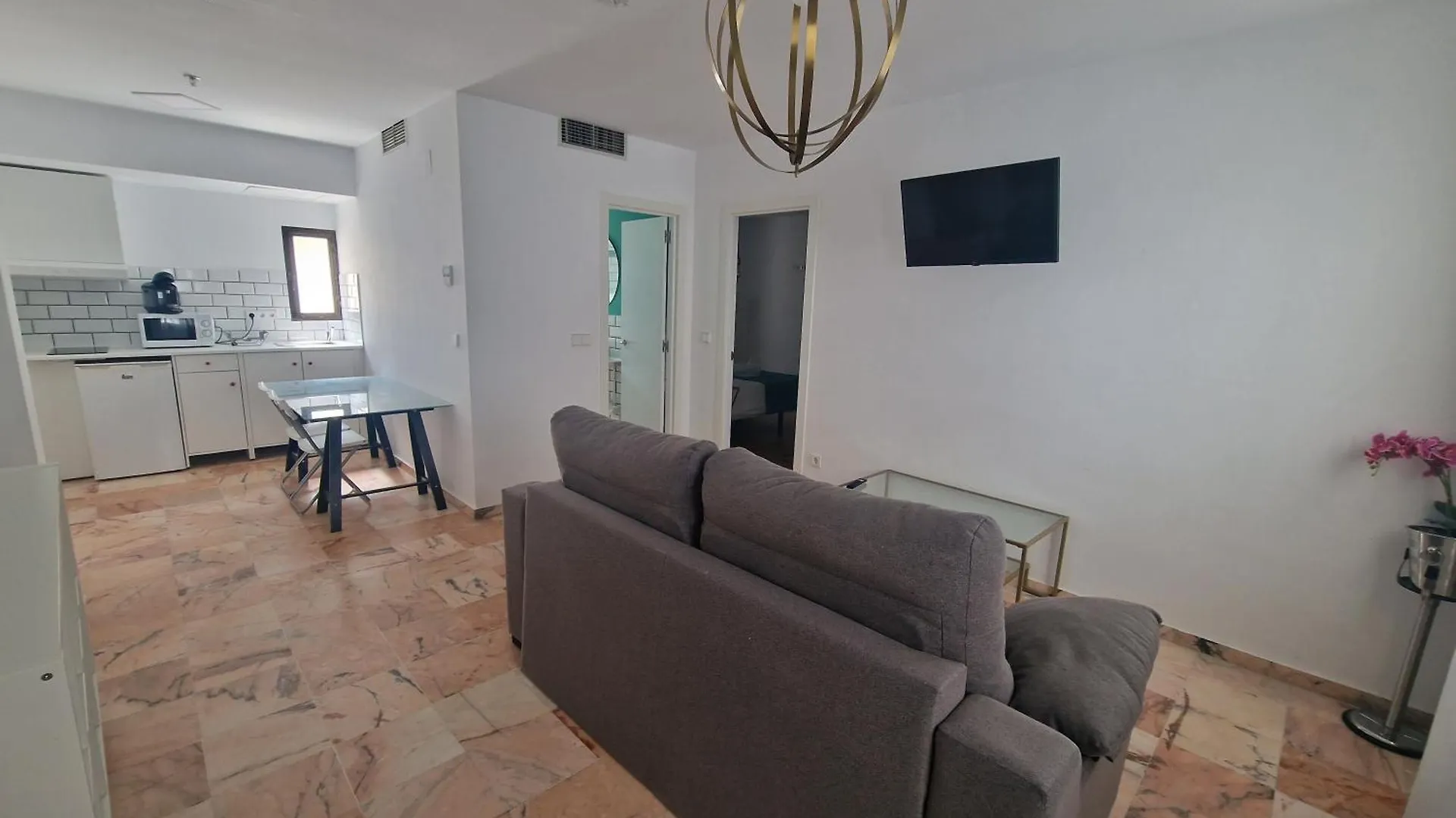 Hotel Y Apartamentos Dona Lola Seville 2*,
