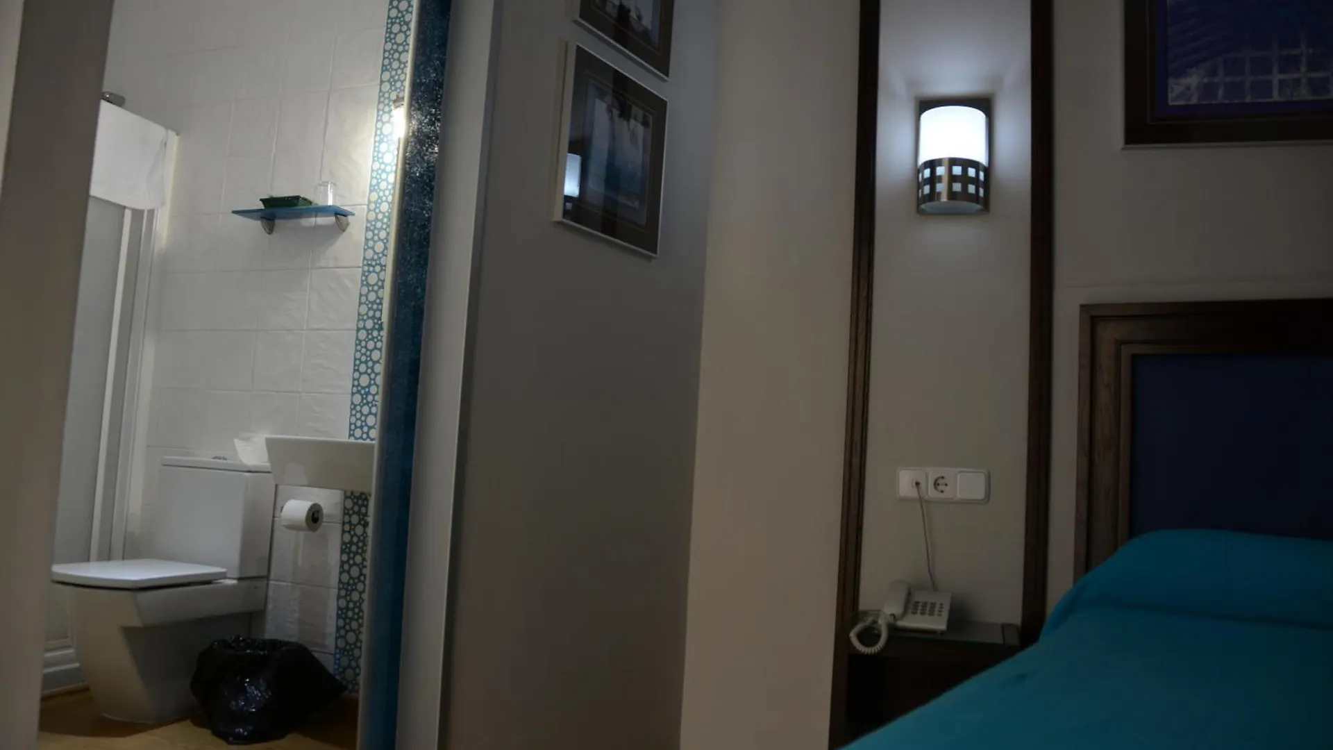 Hotel Y Apartamentos Dona Lola Seville