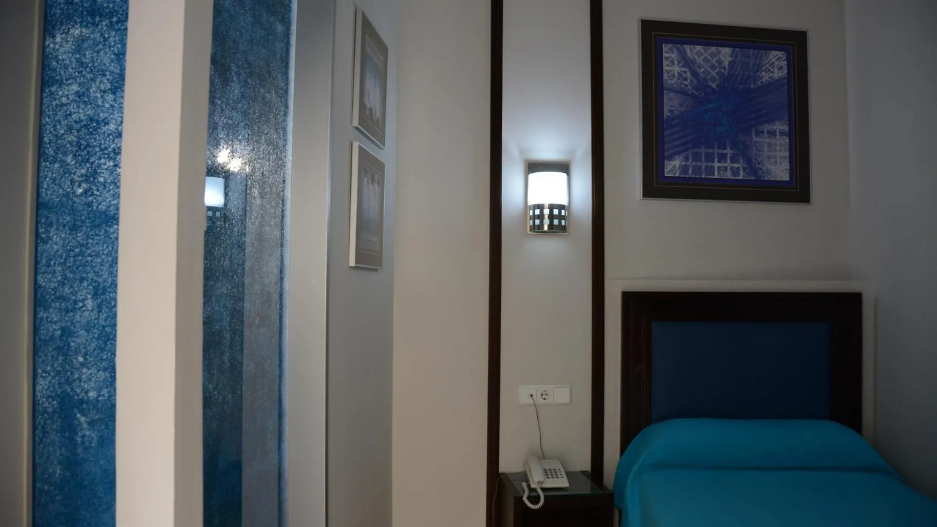Hotel Y Apartamentos Dona Lola location
