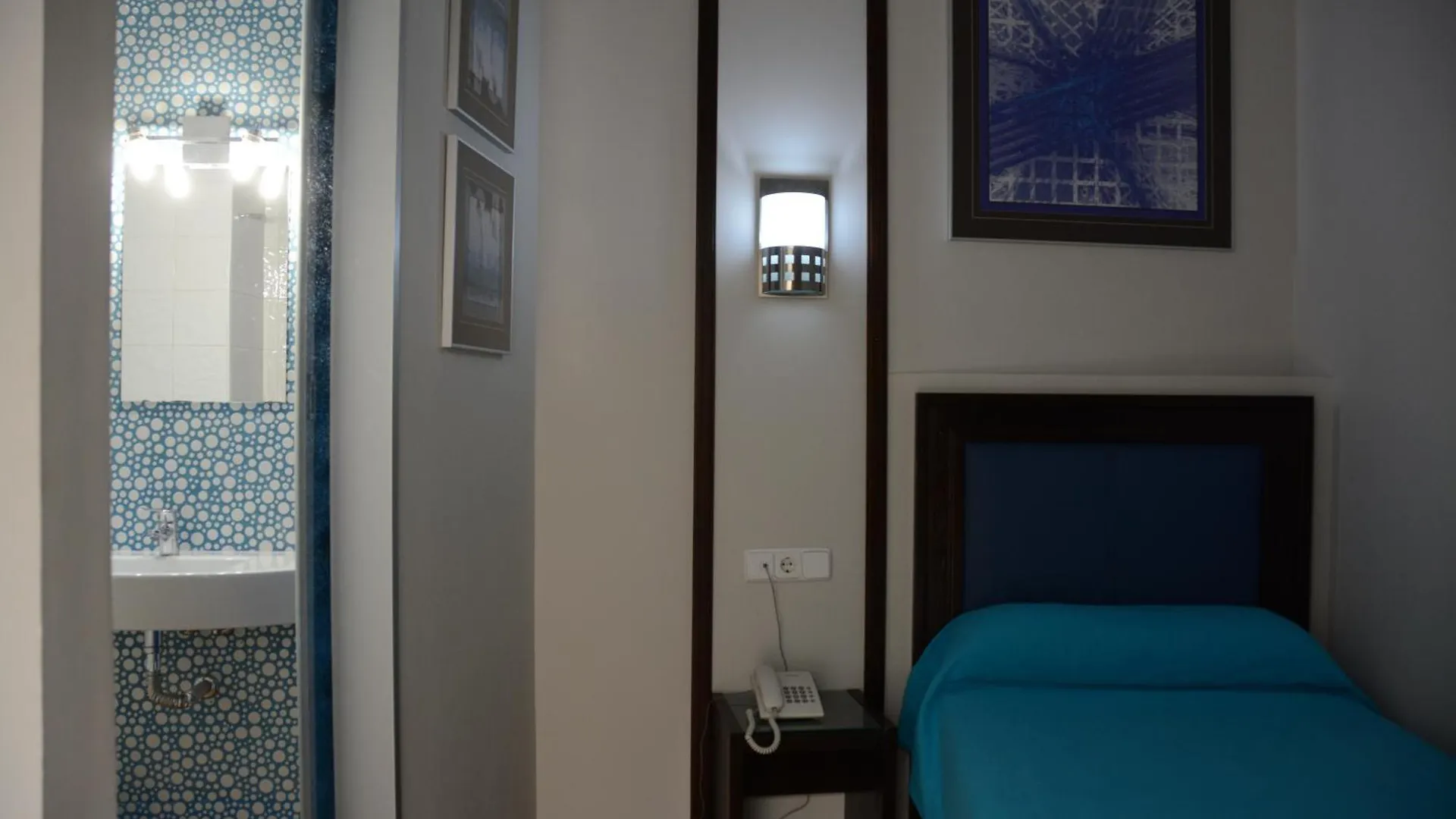 **  Hotel Y Apartamentos Dona Lola Seville Spain