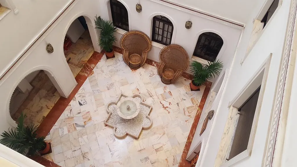 Hotel Y Apartamentos Dona Lola Seville