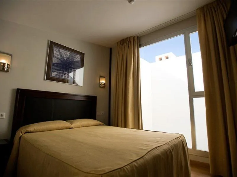 Hotel Y Apartamentos Dona Lola Seville