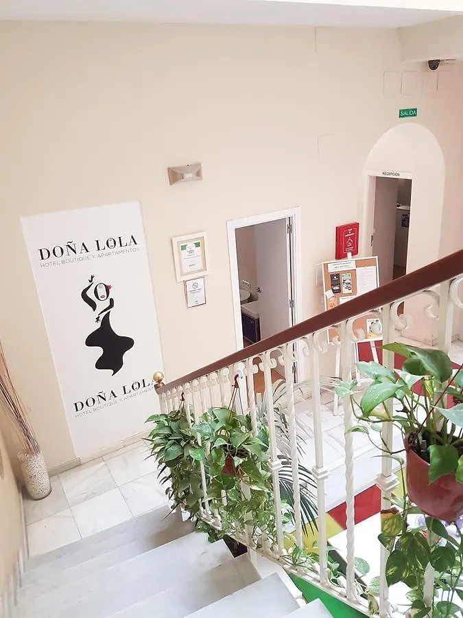 Hotel Y Apartamentos Dona Lola Seville
