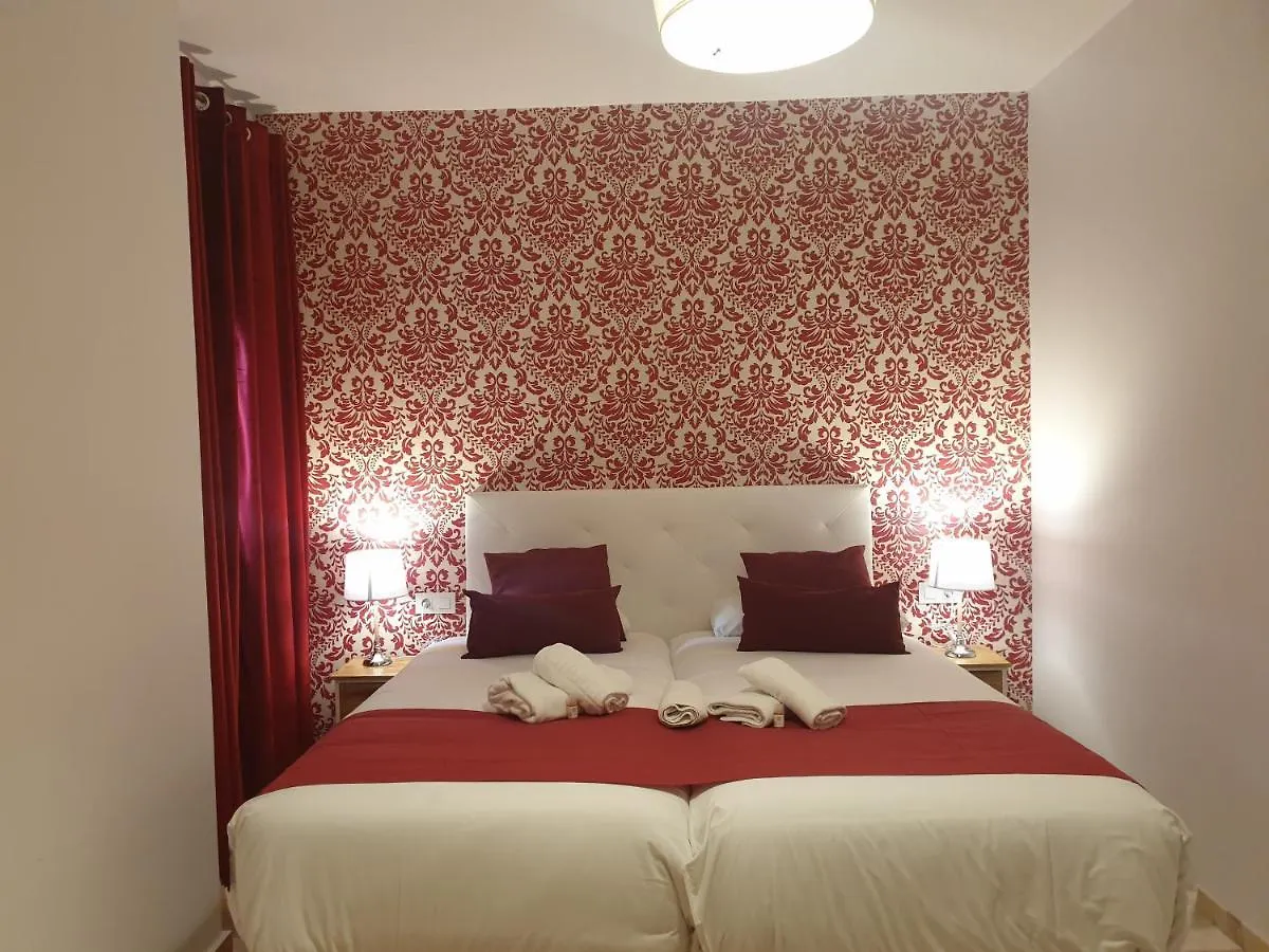 Hotel Y Apartamentos Dona Lola Seville