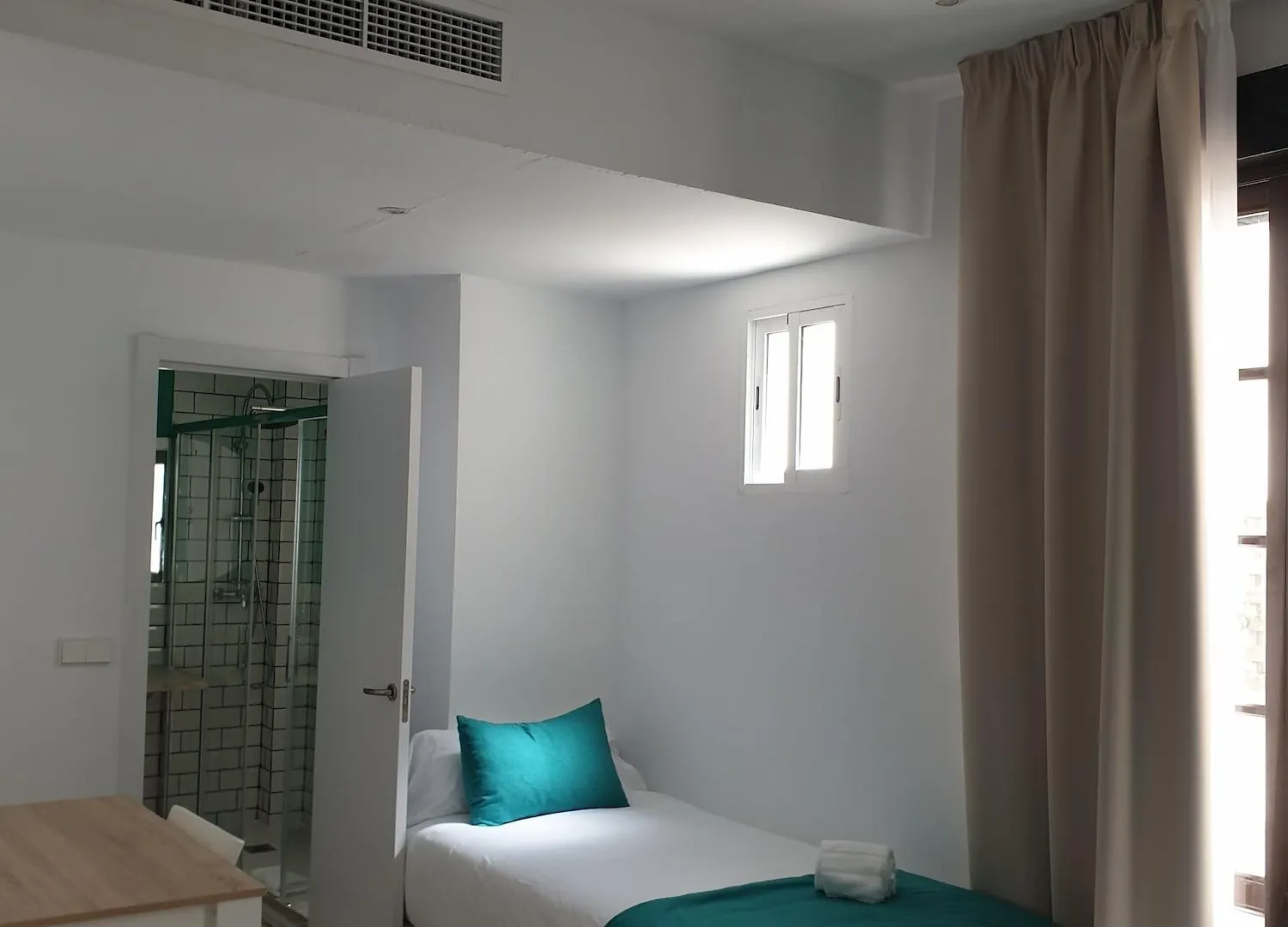 Hotel Y Apartamentos Dona Lola Siviglia 2*,  Spagna